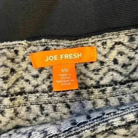 Joe Fresh Women’s Skirt Size Small Black White Patterned Casual Mini - Picture 3 of 4